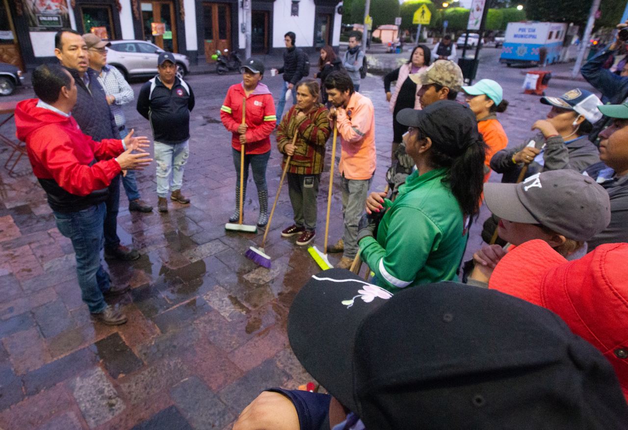 Roberto Cabrera supervisa trabajos de limpieza en Plaza Independencia y ...